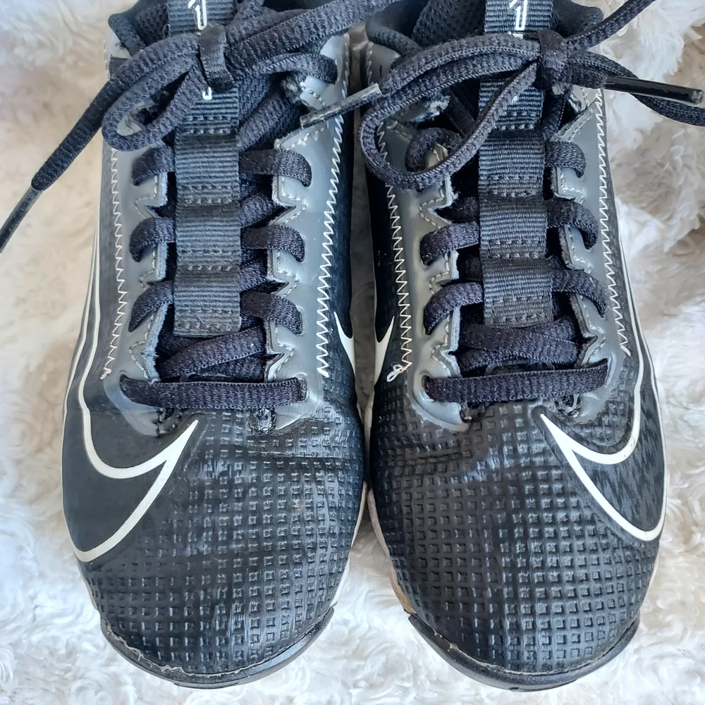 Nike Vapor Edge Shark 2 Youth Football Soccer Cleats Size 1.5 Sporty